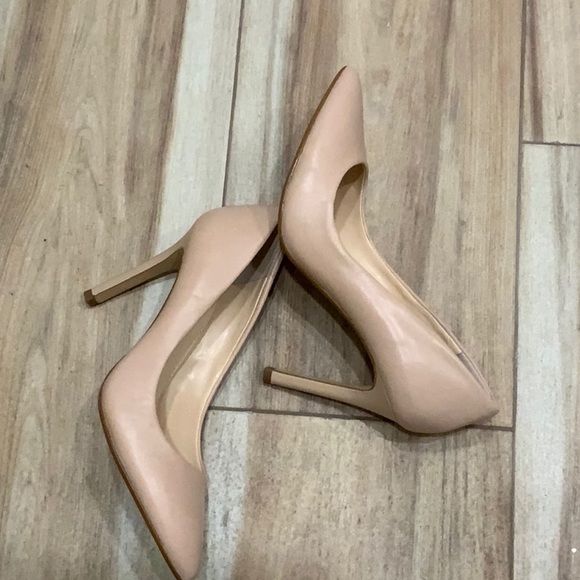 Banana Republic Shoes - Banana republic heels size 6